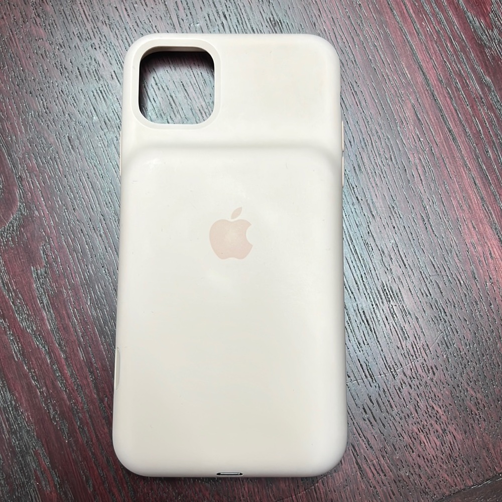 Apple Silicone Charging Case - iPhone 11 Pro Max